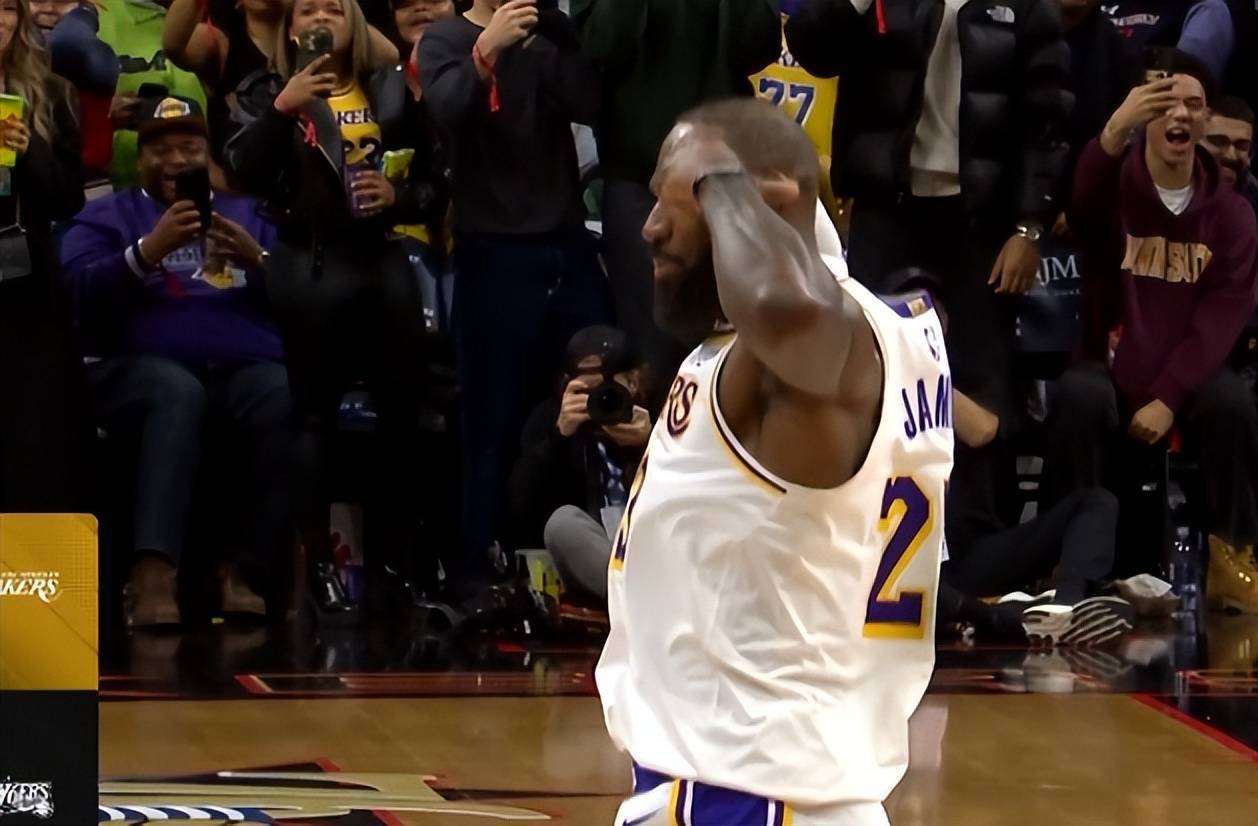 蜂鸟电竞-包含76人关键时刻失误不断，球队憾负对手，因为技术管理.的词条