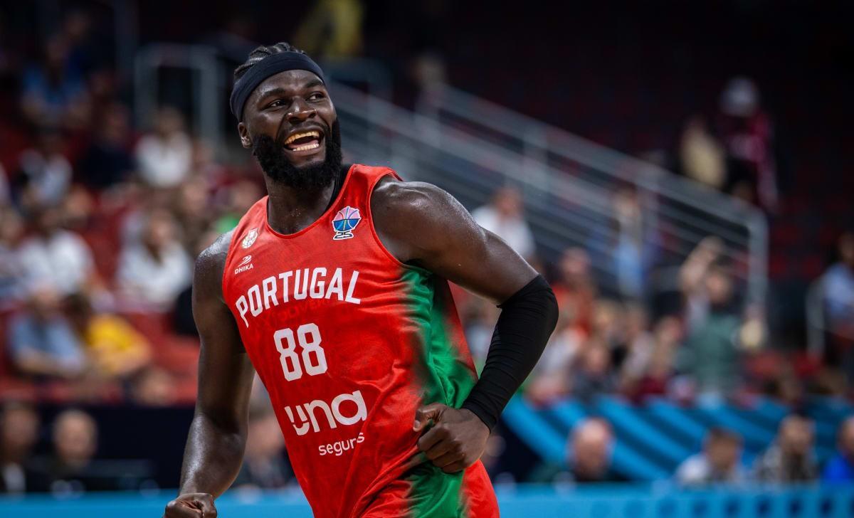 包含凯尔特人新秀表现惊艳，全场观众掌声不断，发布登录使用谢谢一个.的词条