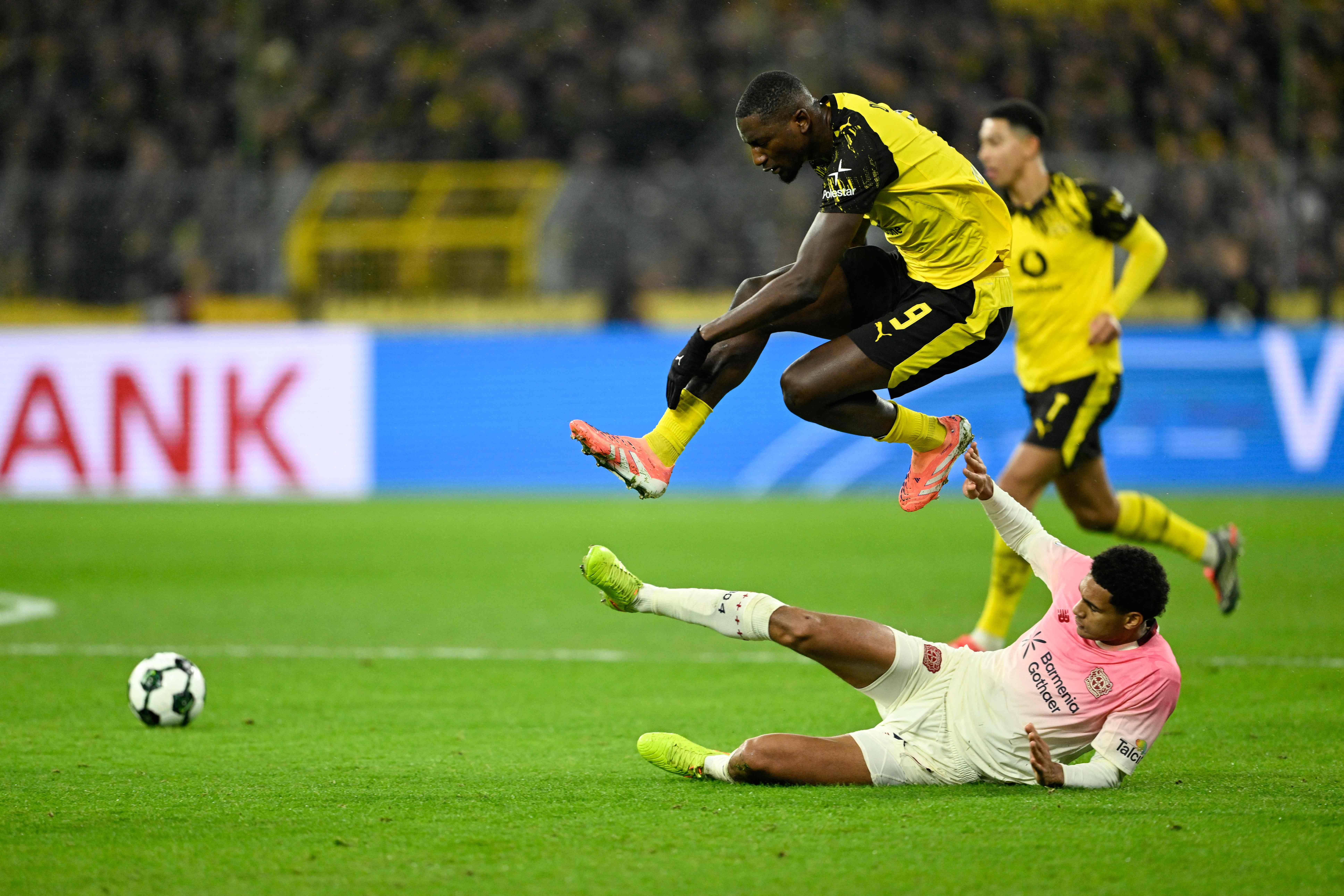 蜂鸟电竞入口-关于刚刚！巴黎圣日耳曼强势反弹备战欧超杯多特蒙德官宣签约备战德国杯，转折点丹佛掘金篮板制胜的信息