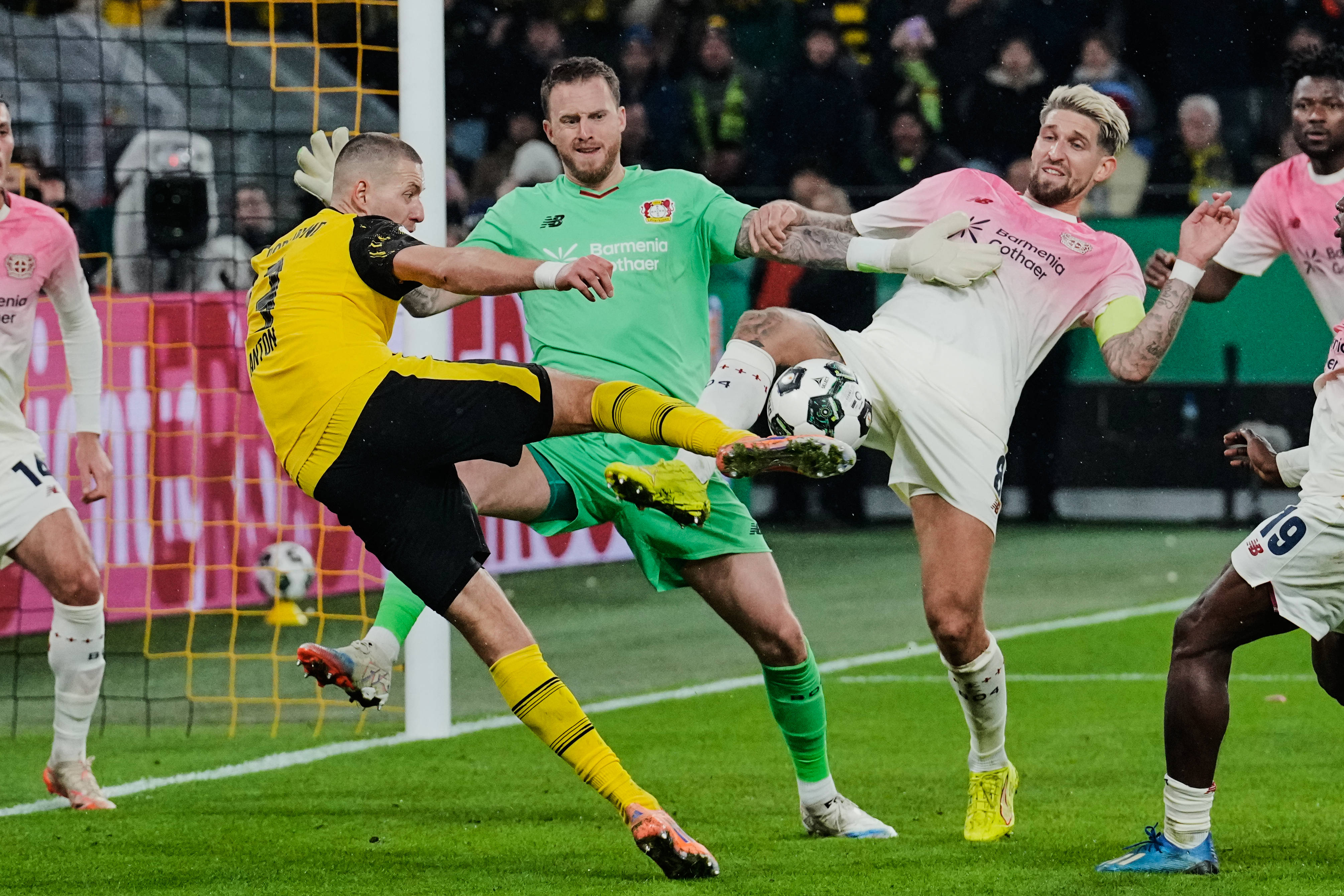 关于刚刚！巴黎圣日耳曼强势反弹备战欧超杯多特蒙德官宣签约备战德国杯，转折点丹佛掘金篮板制胜的信息