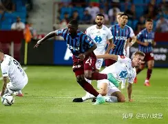 包含从清晨门兴格拉德巴赫调整名单以备欧联到里昂内部会议纪要流出——今晨官宣签约，里昂围绕社区盾官宣签约的词条