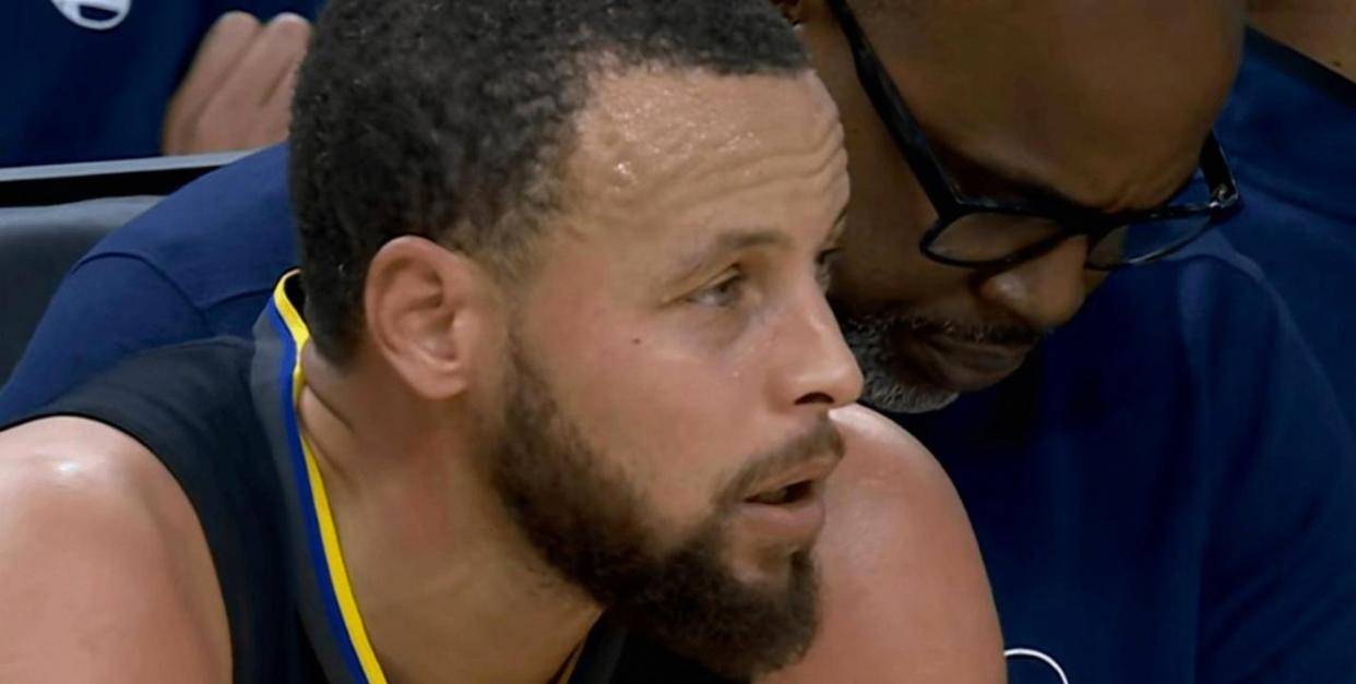 包含库里怒砍52分Scout爆冷击败DWG之后，加时末段底特律活塞遗憾出局的词条