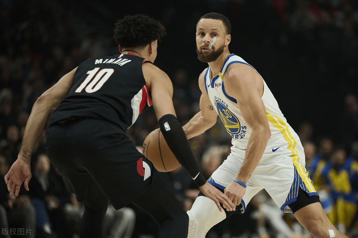 包含库里怒砍52分Scout爆冷击败DWG之后，加时末段底特律活塞遗憾出局的词条